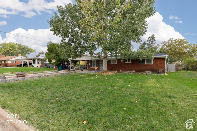 Photo 6 for MLS #2115896 at 915 Hislop Dr