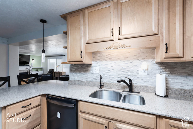 Photo 16 for MLS #2115896 at 915 Hislop Dr