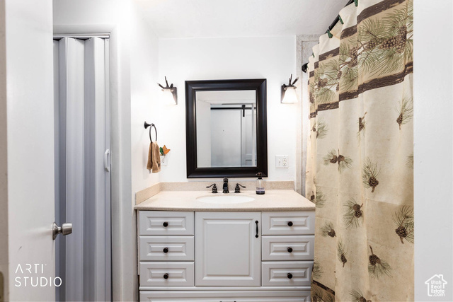Photo 22 for MLS #2115896 at 915 Hislop Dr