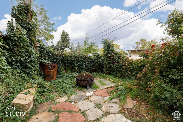 Photo 34 for MLS #2115896 at 915 Hislop Dr