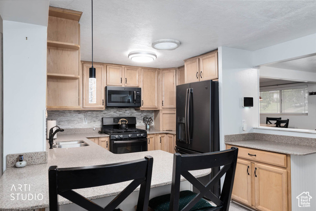 Photo 14 for MLS #2115896 at 915 Hislop Dr