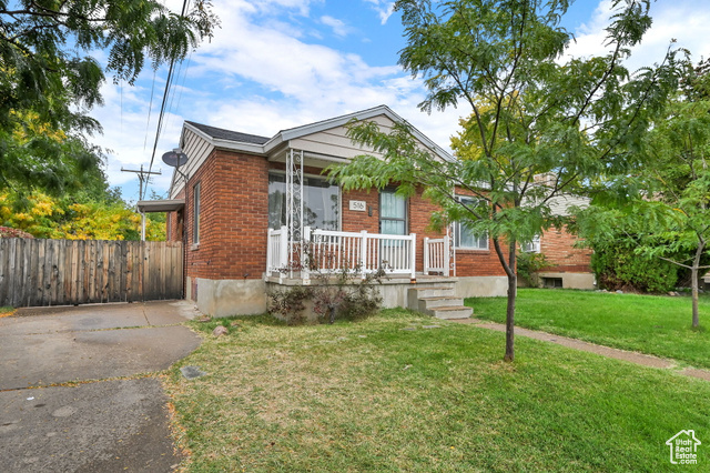 Photo 3 for MLS #2115918 at 516 E Diana
