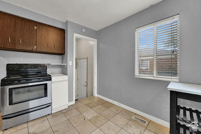 Photo 10 for MLS #2115918 at 516 E Diana