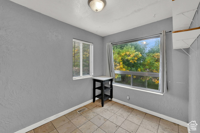 Photo 14 for MLS #2115918 at 516 E Diana