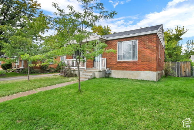 Photo 4 for MLS #2115918 at 516 E Diana