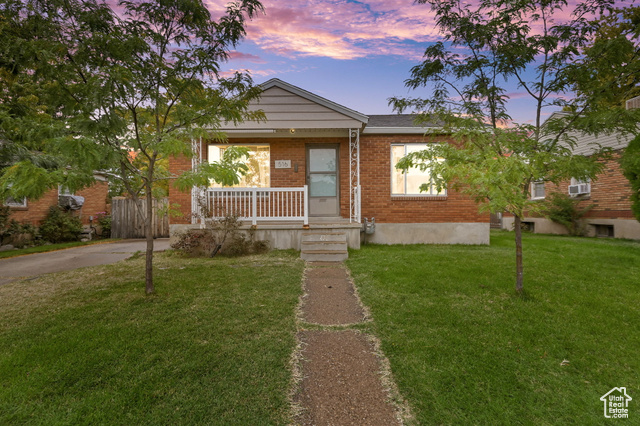 Photo 2 for MLS #2115918 at 516 E Diana