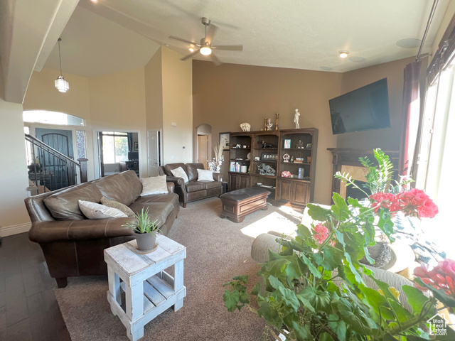 Photo 5 for MLS #2115921 at 853 Horizon Dr