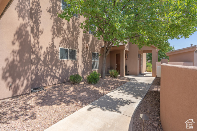 Photo 4 for MLS #2115928 at 1839 W Canyon View Dr #204