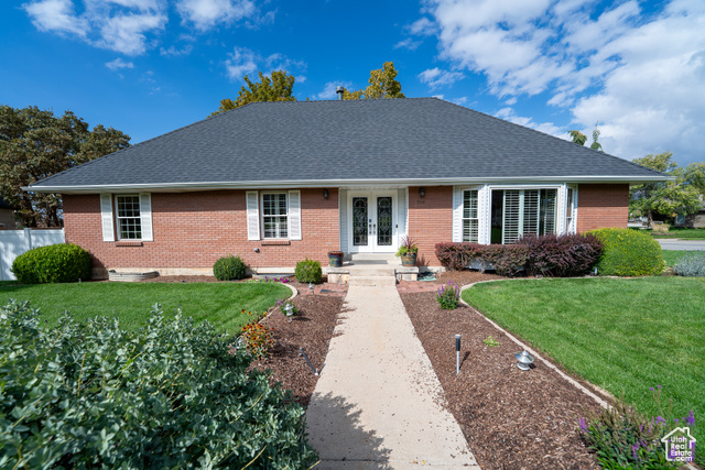 Photo 3 for MLS #2115937 at 968 E Chelsea Dr