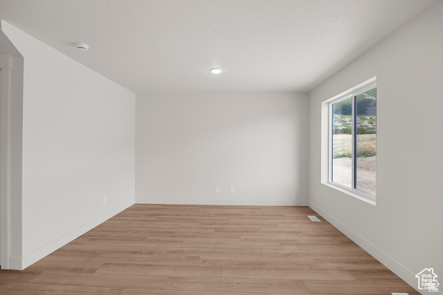 Photo 7 for MLS #2115944 at 4017 S Woodland Ave #325