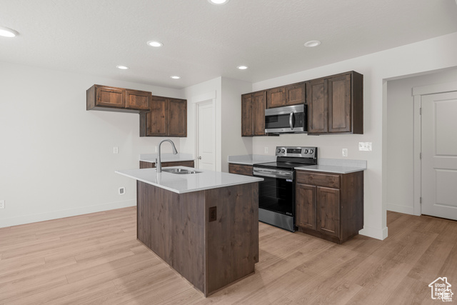 Photo 3 for MLS #2115944 at 4017 S Woodland Ave #325