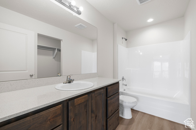 Photo 8 for MLS #2115944 at 4017 S Woodland Ave #325