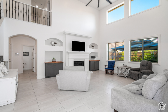Photo 7 for MLS #2115955 at 376 E Calgary
