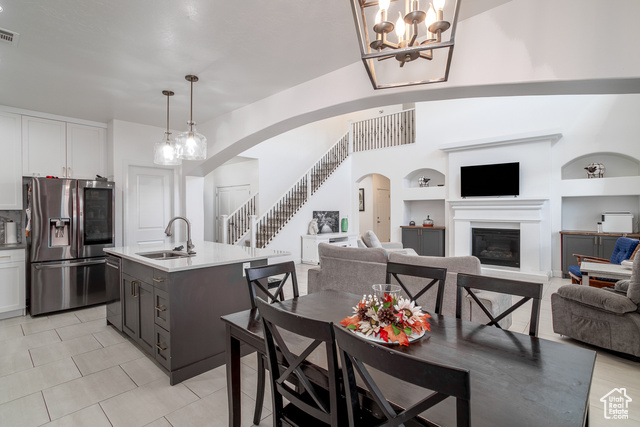 Photo 10 for MLS #2115955 at 376 E Calgary