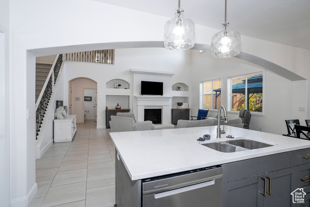 Photo 12 for MLS #2115955 at 376 E Calgary