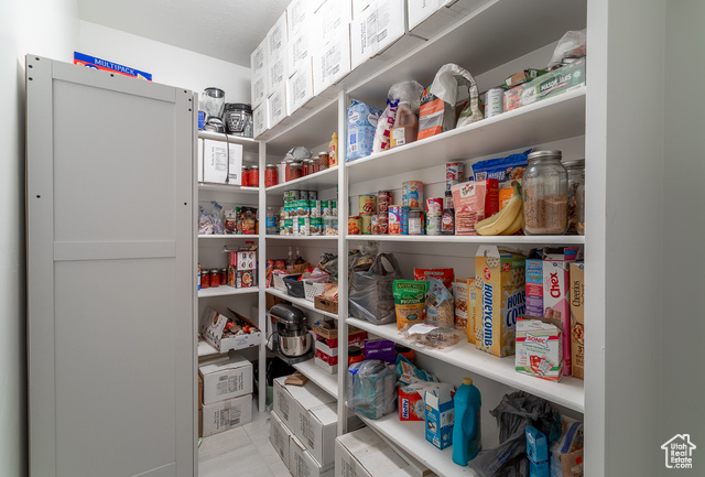 Photo 16 for MLS #2115955 at 376 E Calgary
