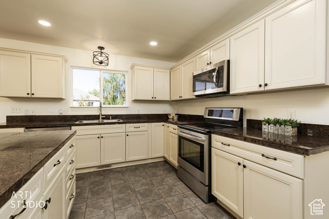 Photo 18 for MLS #2116033 at 2151 E Cedar Trails Way