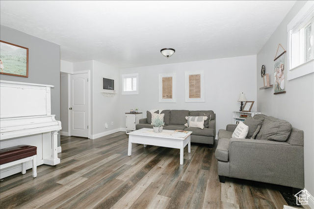 Photo 8 for MLS #2116038 at 597 S Quinn Ct
