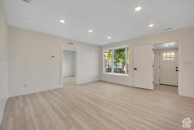 Photo 10 for MLS #2116041 at 2202 S Lake St