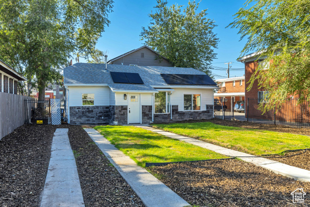 Photo 2 for MLS #2116041 at 2202 S Lake St