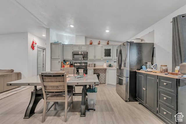 Photo 14 for MLS #2116062 at 1258 W Rock River Rd #82
