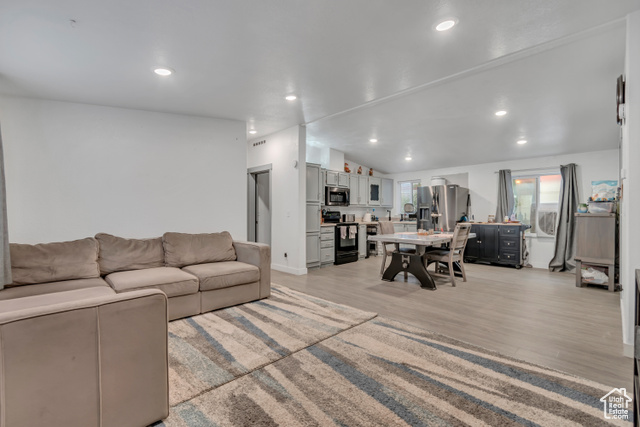 Photo 11 for MLS #2116062 at 1258 W Rock River Rd #82