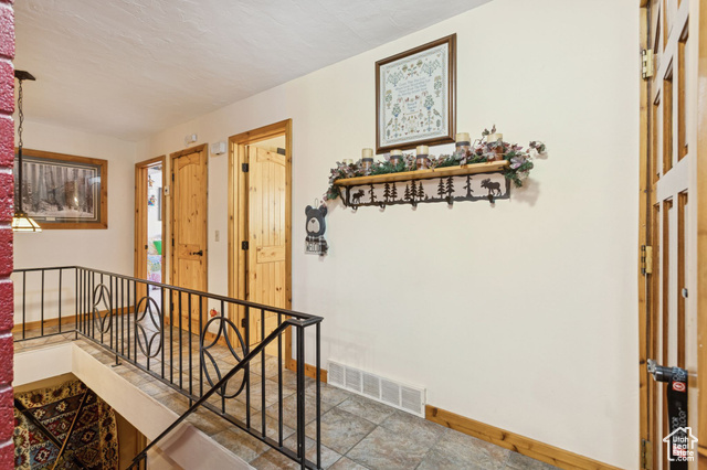 Photo 13 for MLS #2116086 at 135 Crestview Dr