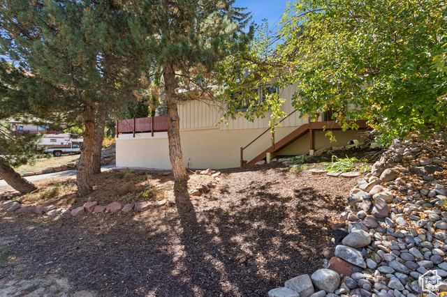 Photo 4 for MLS #2116086 at 135 Crestview Dr