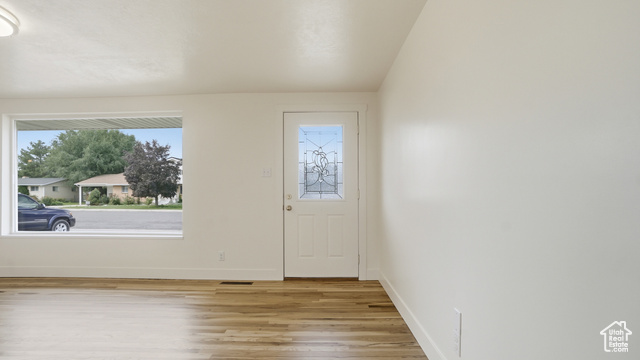 Photo 4 for MLS #2116089 at 533 S 700 West