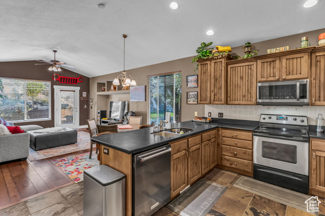 Photo 6 for MLS #2116097 at 102 E Manilla Dr