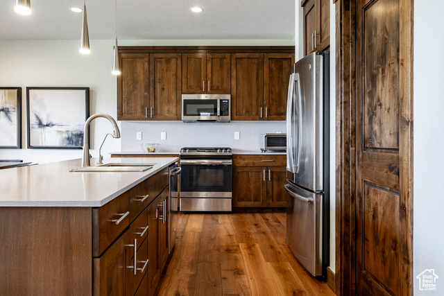 Photo 15 for MLS #2116119 at 924 W Abigail Dr