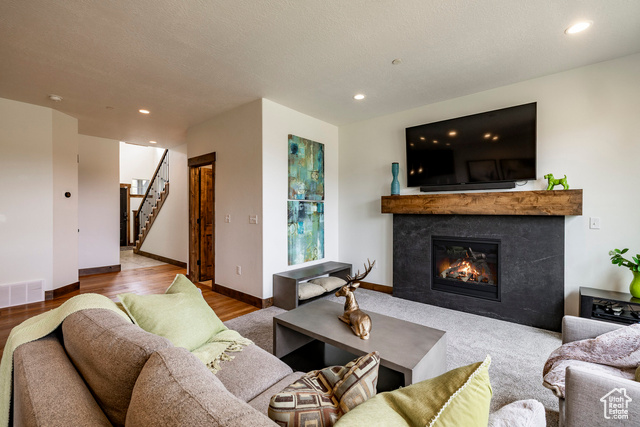 Photo 3 for MLS #2116119 at 924 W Abigail Dr