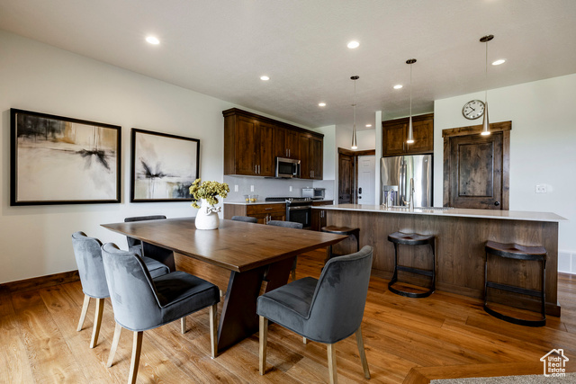 Photo 12 for MLS #2116119 at 924 W Abigail Dr
