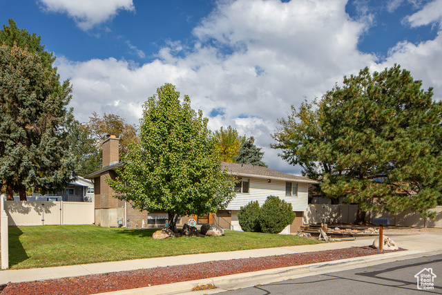 Photo 3 for MLS #2116126 at 1747 E Sugarloaf Dr