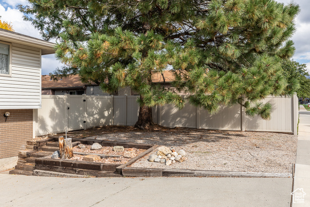 Photo 6 for MLS #2116126 at 1747 E Sugarloaf Dr