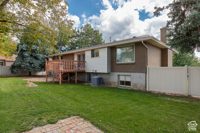 Photo 7 for MLS #2116126 at 1747 E Sugarloaf Dr