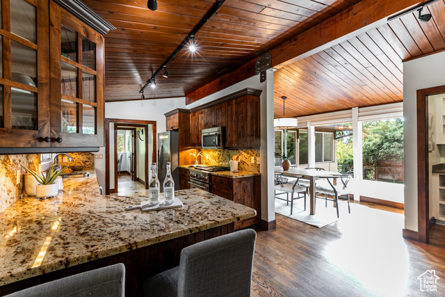 Photo 14 for MLS #2116143 at 2885 E Live Oak Cir