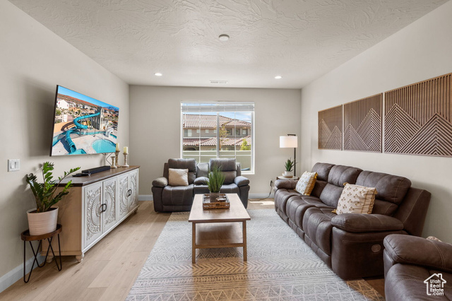 Photo 4 for MLS #2116174 at 1231 N Mistico Aly