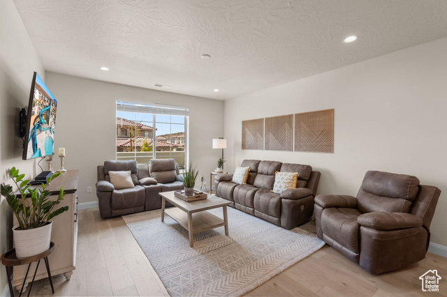 Photo 3 for MLS #2116174 at 1231 N Mistico Aly
