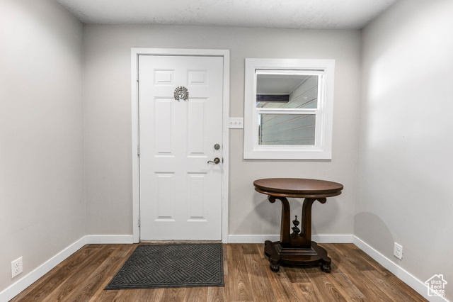 Photo 3 for MLS #2116191 at 264 E Southgate Ave