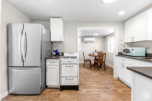 Photo 6 for MLS #2116191 at 264 E Southgate Ave