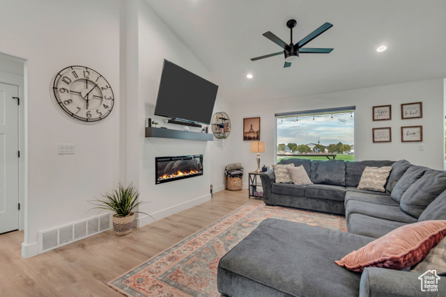 Photo 15 for MLS #2116192 at 255 E Ventura Blvd