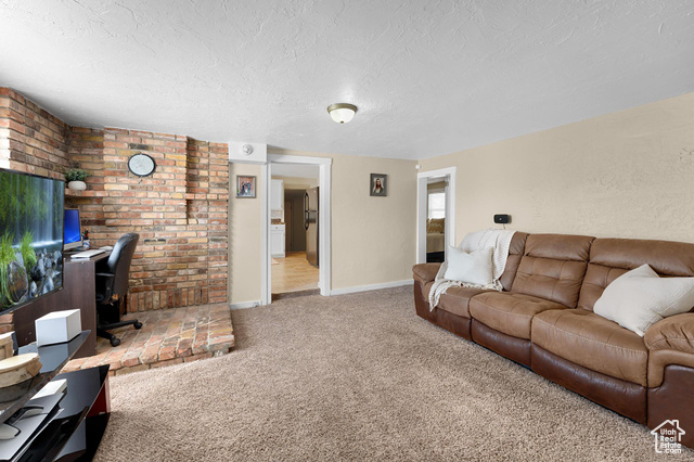 Photo 3 for MLS #2116202 at 28 W Stauffer Ln
