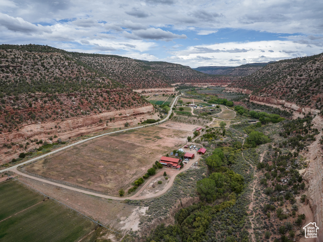 Photo 3 for MLS #2116232 at 1095 S Montezuma Canyon Rd