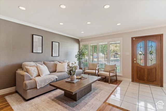 Photo 4 for MLS #2116235 at 1379 W Dupont Ave