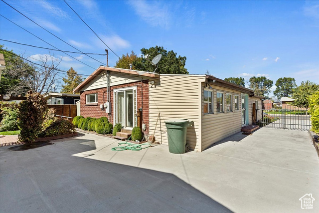 Photo 25 for MLS #2116235 at 1379 W Dupont Ave
