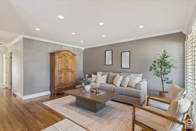 Photo 5 for MLS #2116235 at 1379 W Dupont Ave