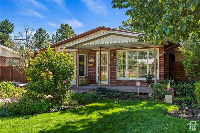 Photo 3 for MLS #2116235 at 1379 W Dupont Ave
