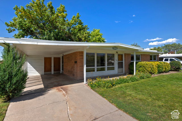 Photo 2 for MLS #2116237 at 1472 W Olive St
