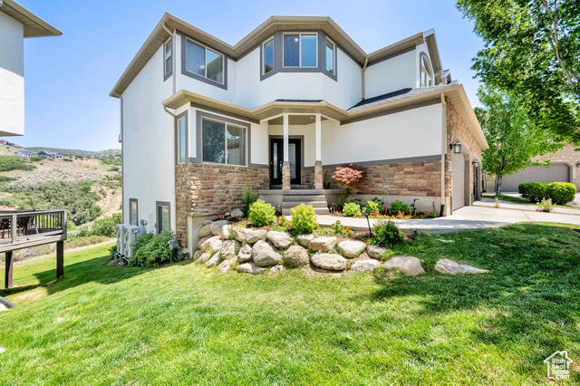Photo 3 for MLS #2116242 at 923 E Absaroka Ct
